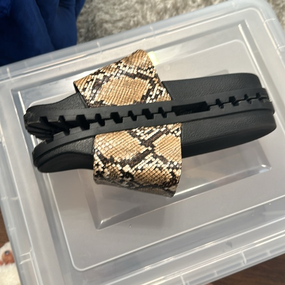 Snake skin print chunky slides worn twice - Picture 2 of 4